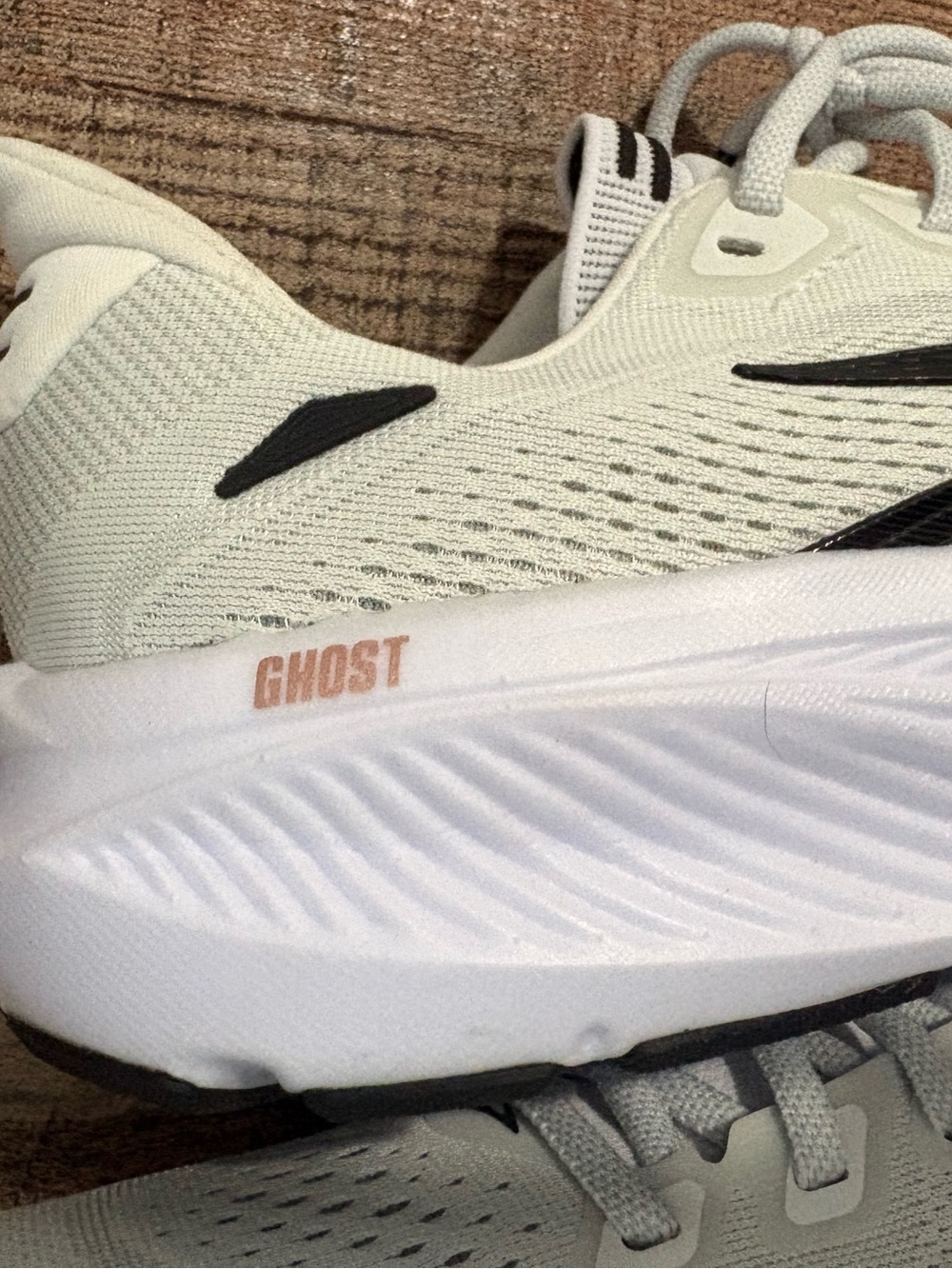 Brooks Ghost Running Shoes in White and Black with Rose Accents women’s 7.5 - Picture 4 of 4